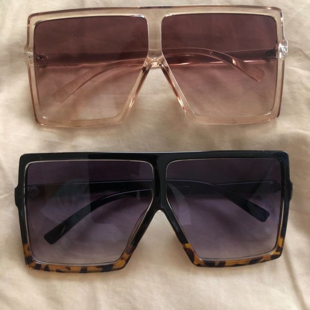 2 pairs of over size glasses